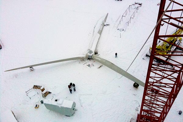 blades-on-ground-from-tower